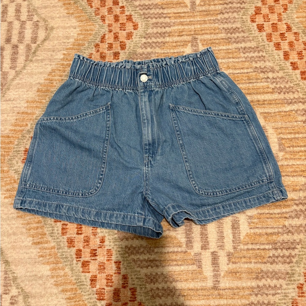 Madewell Gathered Waist Chambray Denim Shorts in Blue